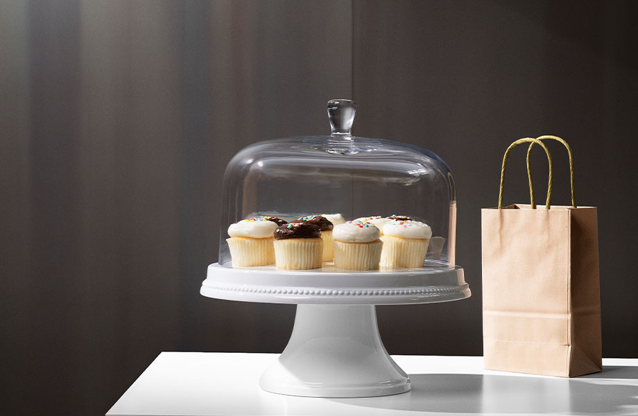 M9420 Light Rolled Steel bakery metal wall panels with cupcake display
